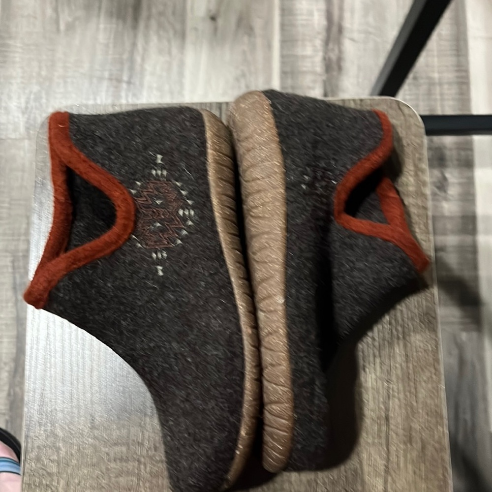 Taos Women’s Woolside. Brand New.  Size 38